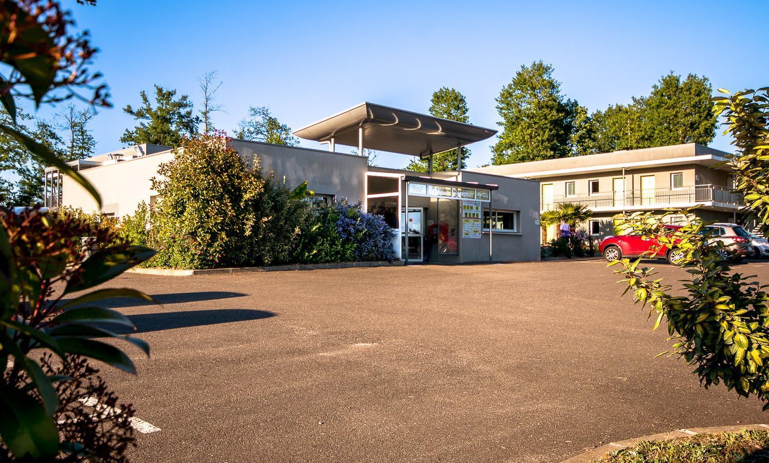 ホテル オテル　エコ　シック Saint-Pierre-du-Mont  エクステリア 写真